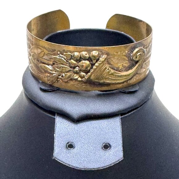 Vintage Brass Cuff Bracelet Fruit Intricate Cornucopia Design 7" Statement READ - Picture 1 of 10